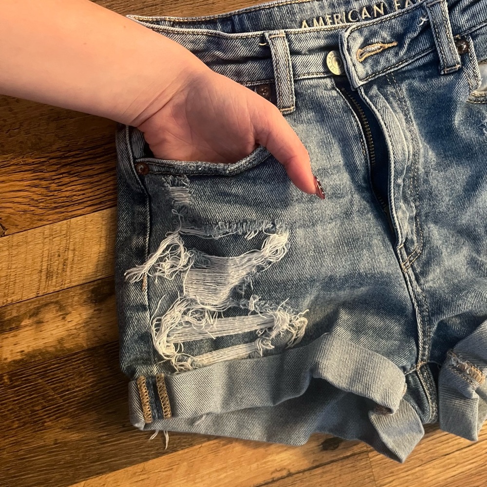 American Eagle Outfitters Women's Ripped Blue Size 2 Jean Mom Shorts - Picture 6 of 6